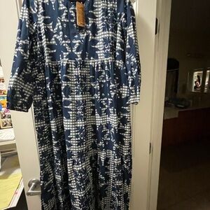 Manuhealii Navy and White Floral Dress Isabella Maxi Size Small